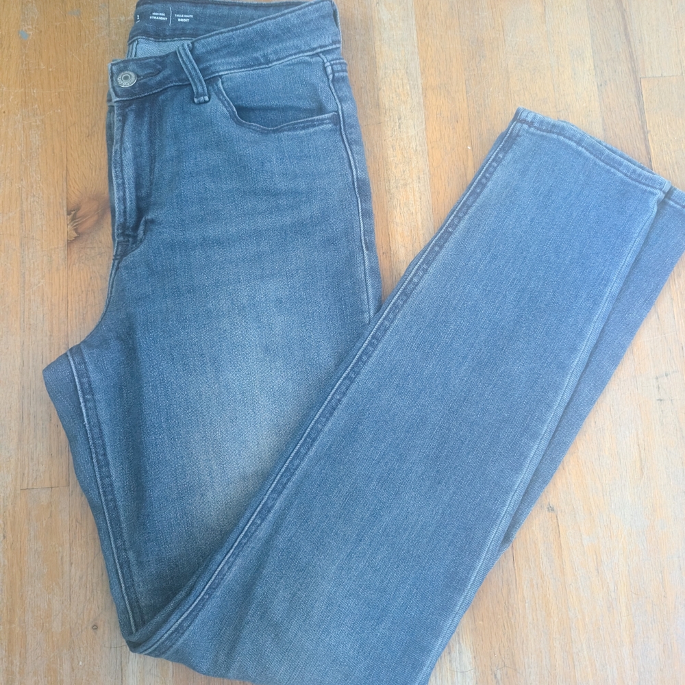 Old Navy Wow High-Rise Straight Jeans – Medium Wash– Size 2 Long